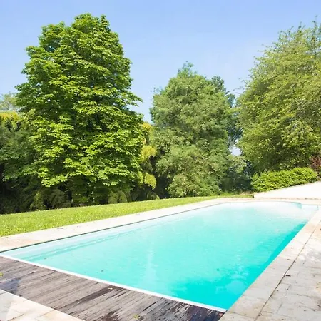 Villa Lussac-les-chateaux Sleeps 12 Pool Wifi *