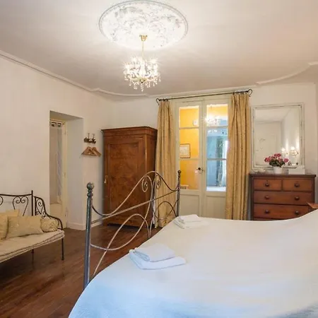 Villa Lussac-les-chateaux Sleeps 12 Pool Wifi Lussac (Gironde)