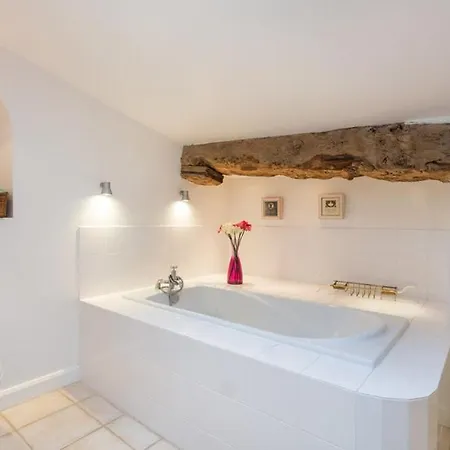 Villa Lussac-les-chateaux Sleeps 12 Pool Wifi *