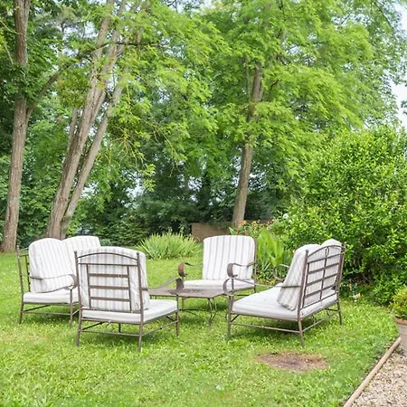 Lussac-les-chateaux Sleeps 12 Pool Wifi Villa Lussac (Gironde)