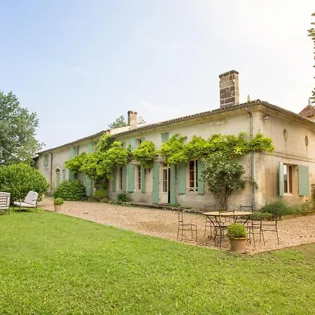 Villa Lussac-les-chateaux Sleeps 12 Pool Wifi