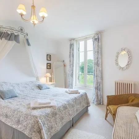 Lussac-les-chateaux Sleeps 12 Pool Wifi *